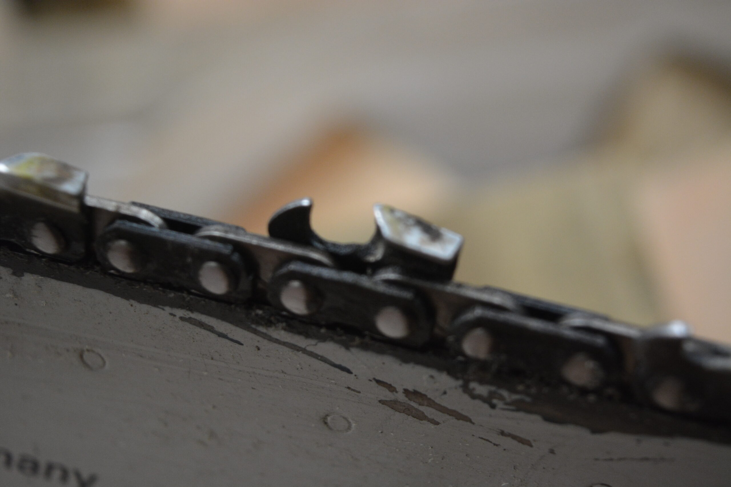 How To Spot a Dull Chainsaw Blade