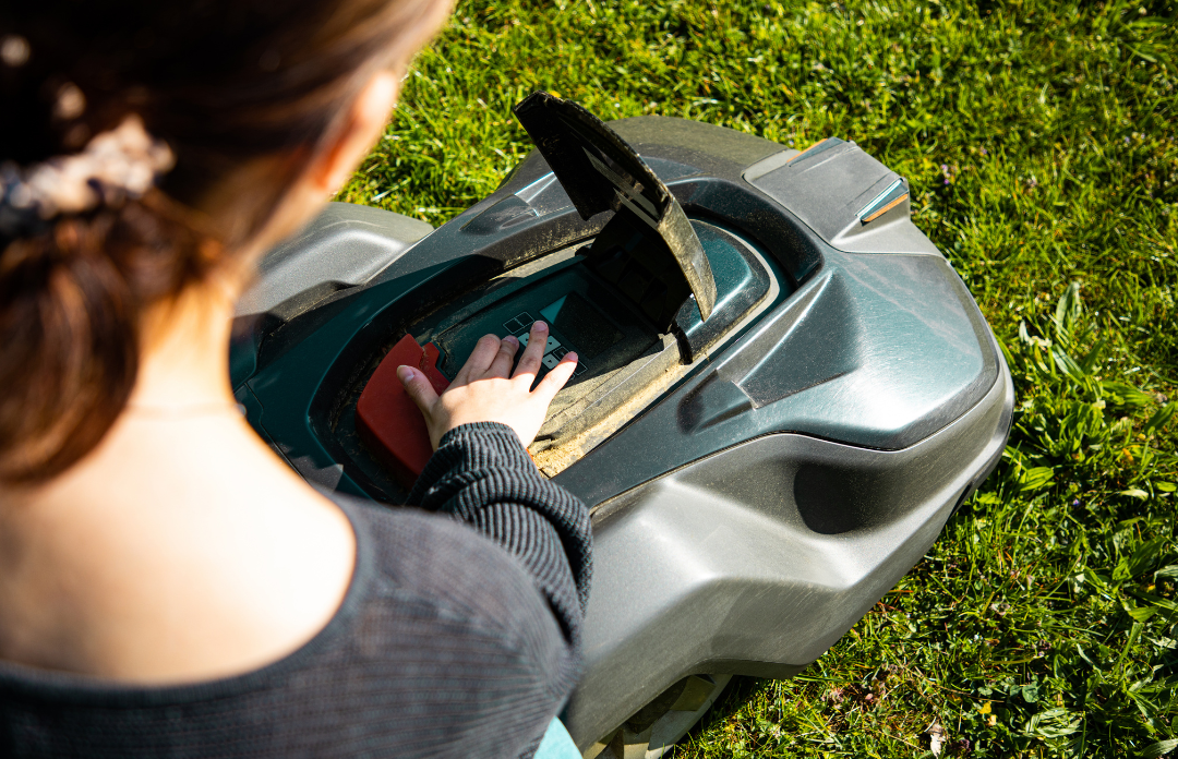 What Are The Benefits to Owning a Robotic Lawn Mower?